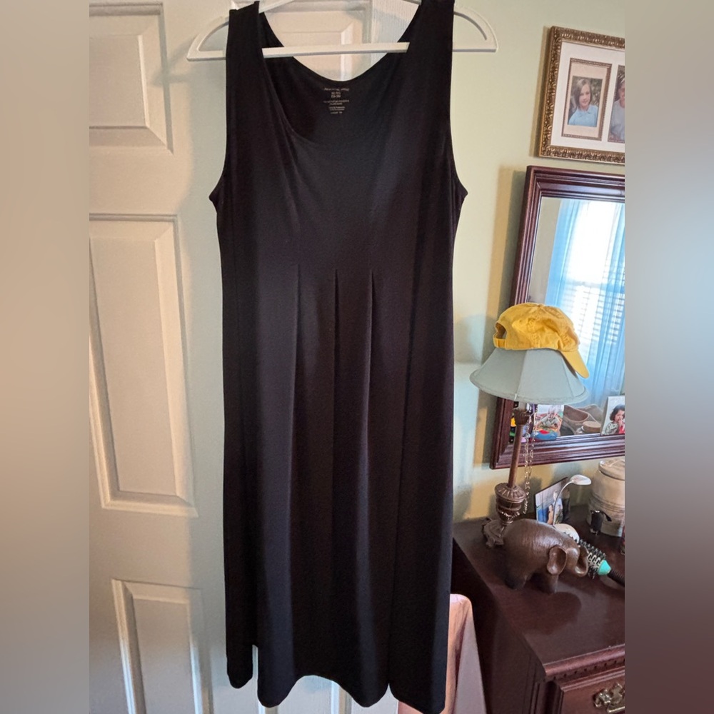 Great condition black sleeveless dress. Size XL (16-18).